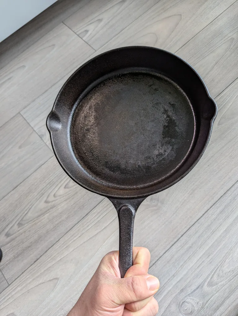 Cast Iron Skillet 9 inch pre-seasoned thumbnail