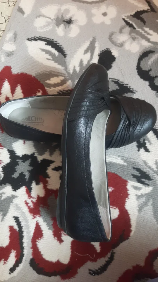 Cliffs by White Mountin Black Flats image indicator(2)