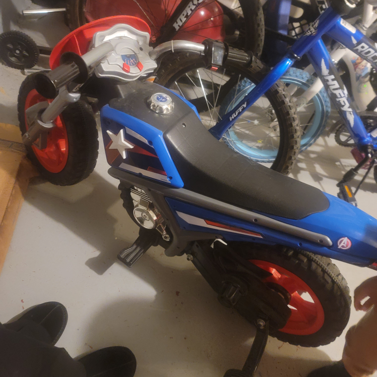 Captain America Huffy 12 Inch Bike - photo 4