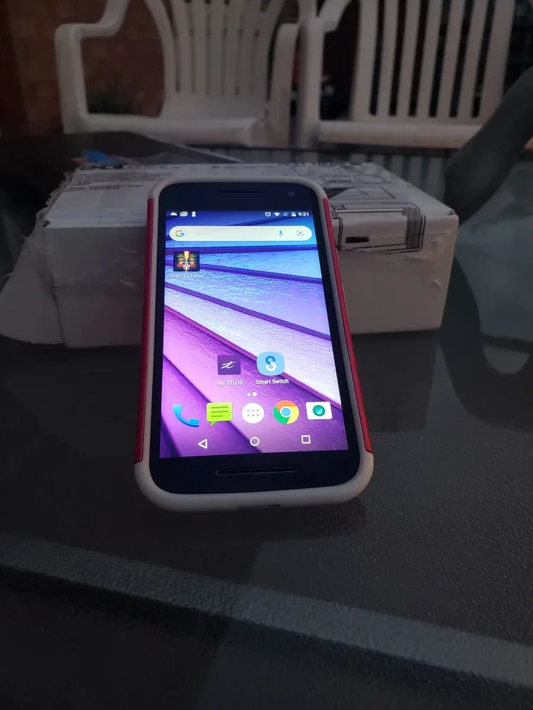 Lot of mobile phones HTC, Motorola Moto G with Box and Cases image indicator(3)