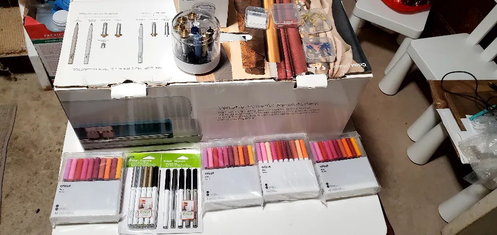 Cricut  maker bundle  with Accessories image indicator(4)