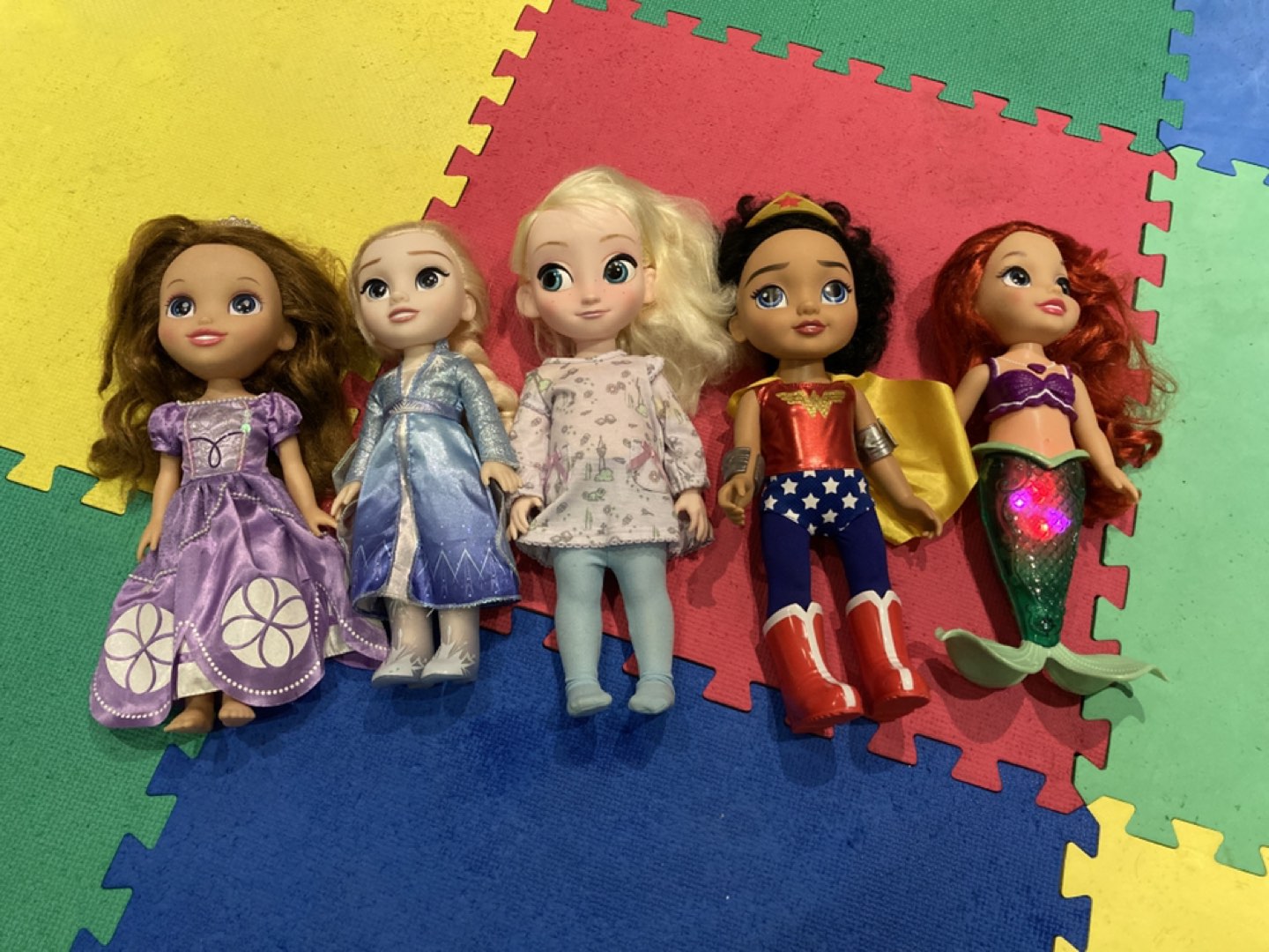 5 large Disney Princess dolls