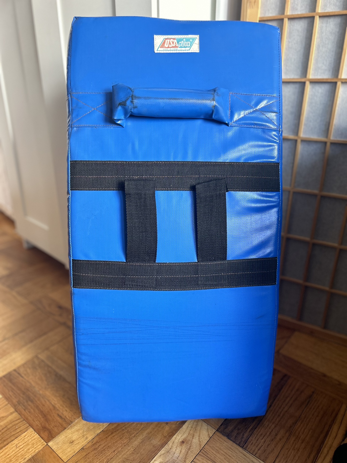 Martial arts curved kick pad