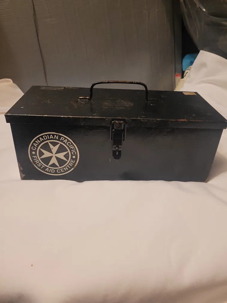 vintage  car first aid kit metal box image indicator(3)