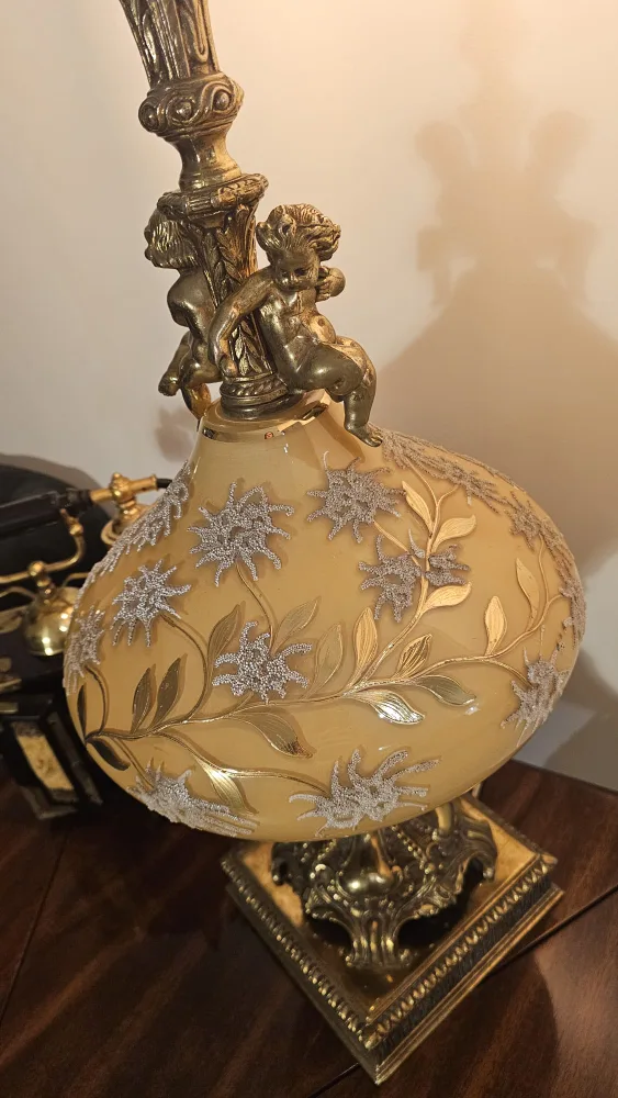 Vintage Table Lamp with Cherubs thumbnail