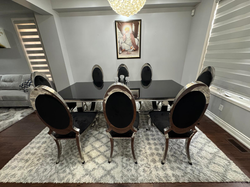 Black Glass Dining Table and Chairs(moving sale)
