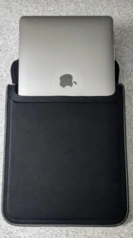 Speck Flaptop Sleeve for Macbook 12 inch image indicator(6)