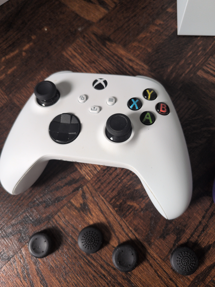 Xbox Series S Console with 2 Controllers and HDMI switch - photo 3