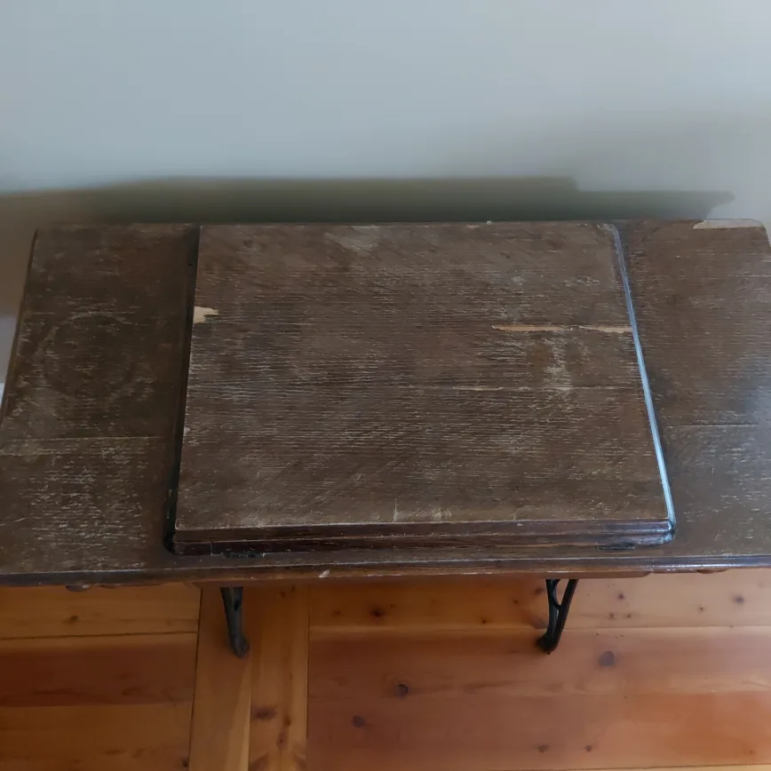 Antique Singer Sewing Machine No. 127 with Table image indicator(5)