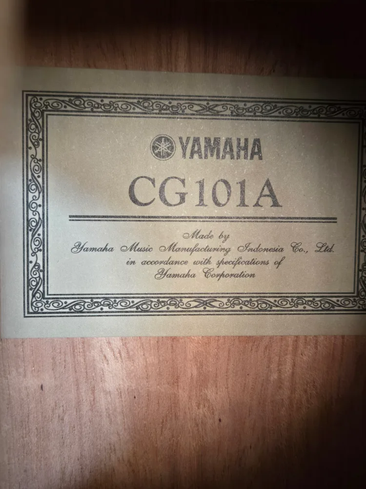 Yamaha Classic Guitar+Hardshell Case+Tuner+Strings image indicator(3)