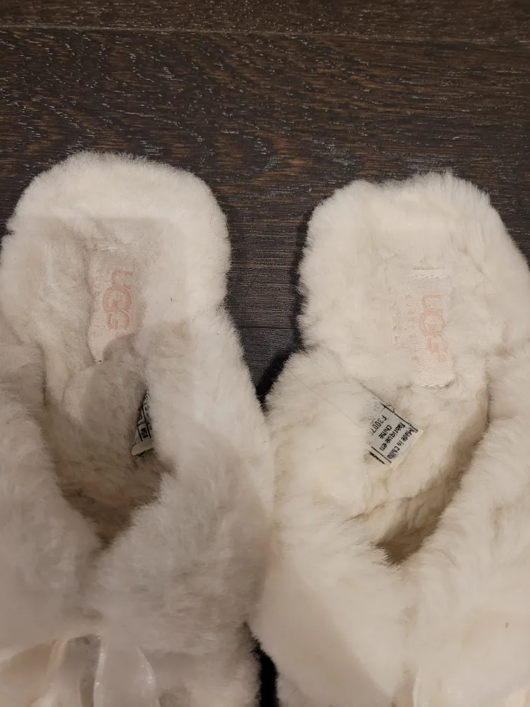UGG Women's Slippers image indicator(2)