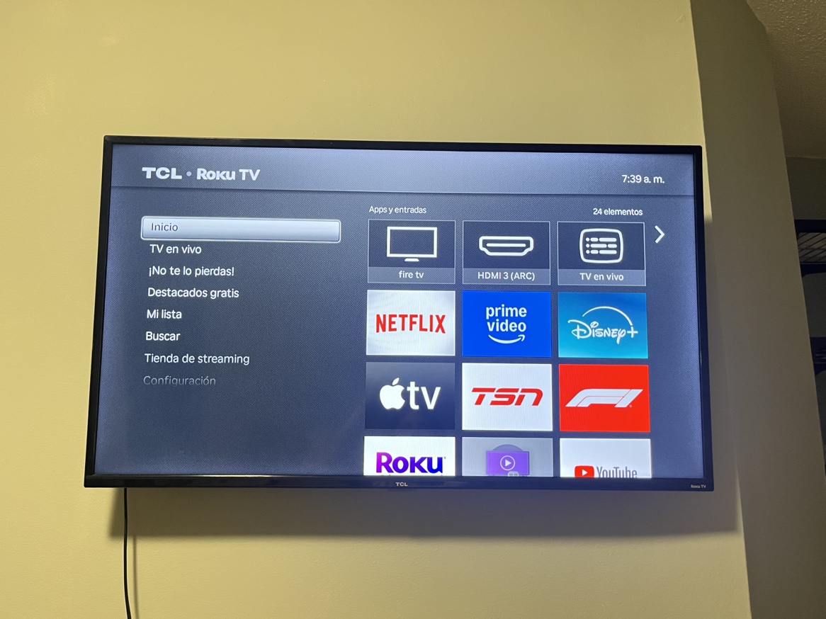 TCL Roku TV 40”