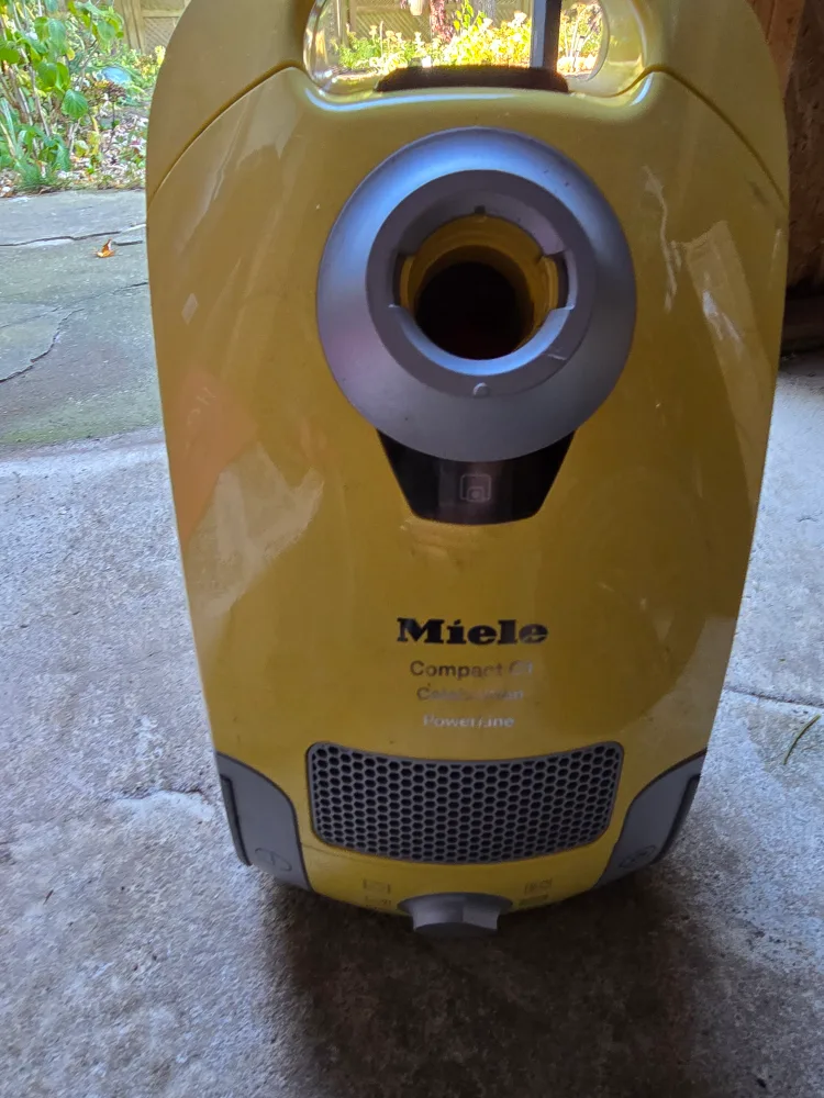 Miele Compact C1 Canister Vacuum image indicator(4)