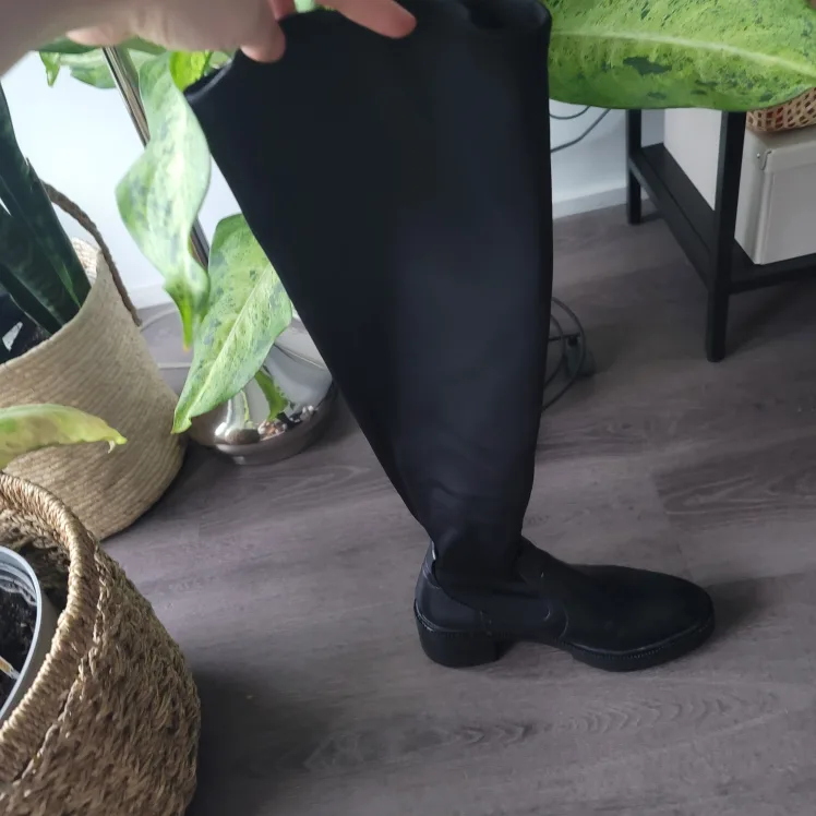 Zara Black Knee-High Boots image indicator(7)