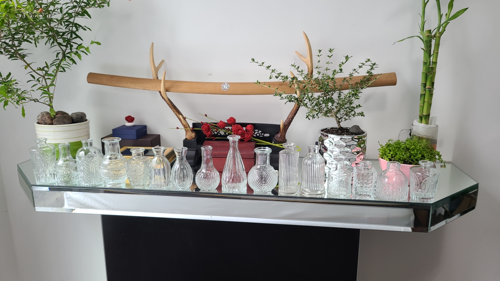 Glass Bud Vases 16 pieces Set. BNIB ***Please Read***