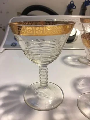 Set of 6 Gold Rimmed Wine Glasses image indicator(6)