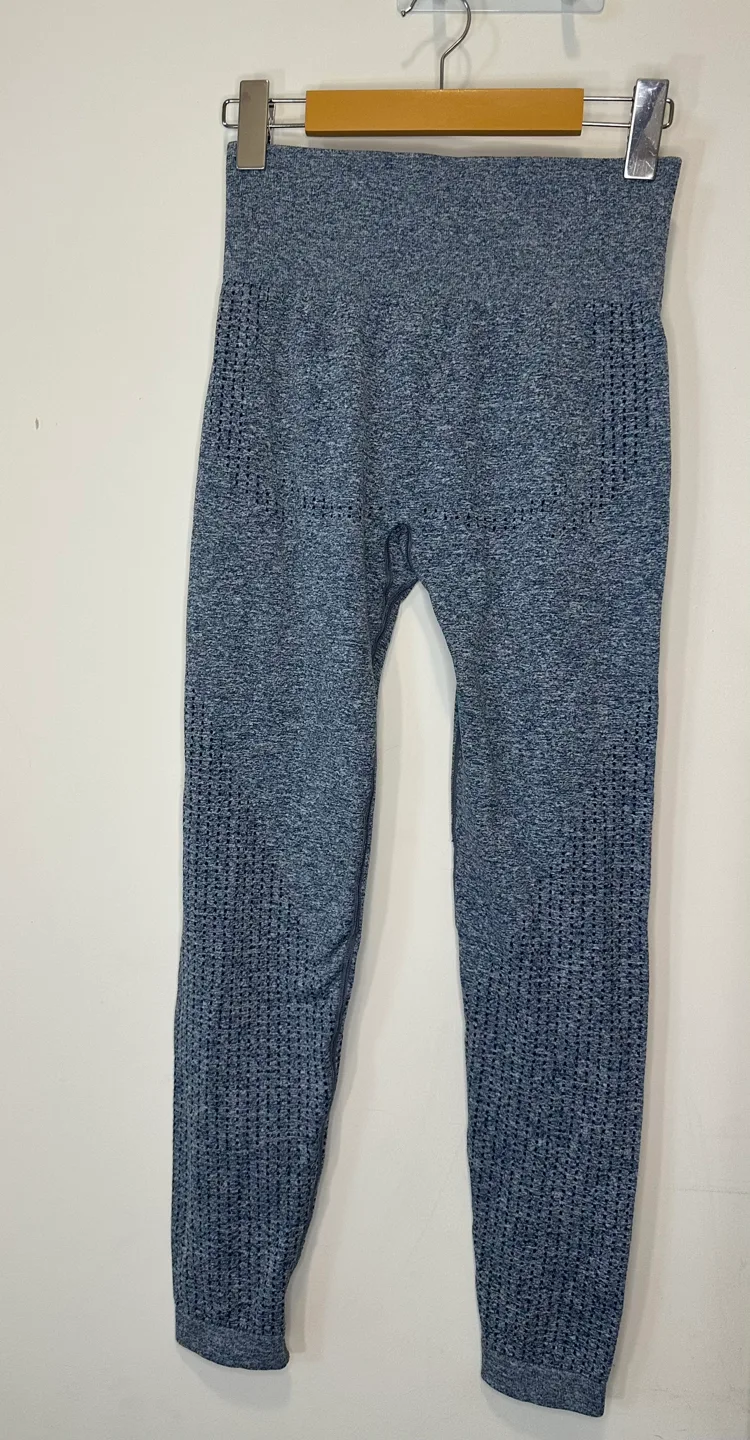 Butt-lifting workout leggings (size M) image indicator(2)