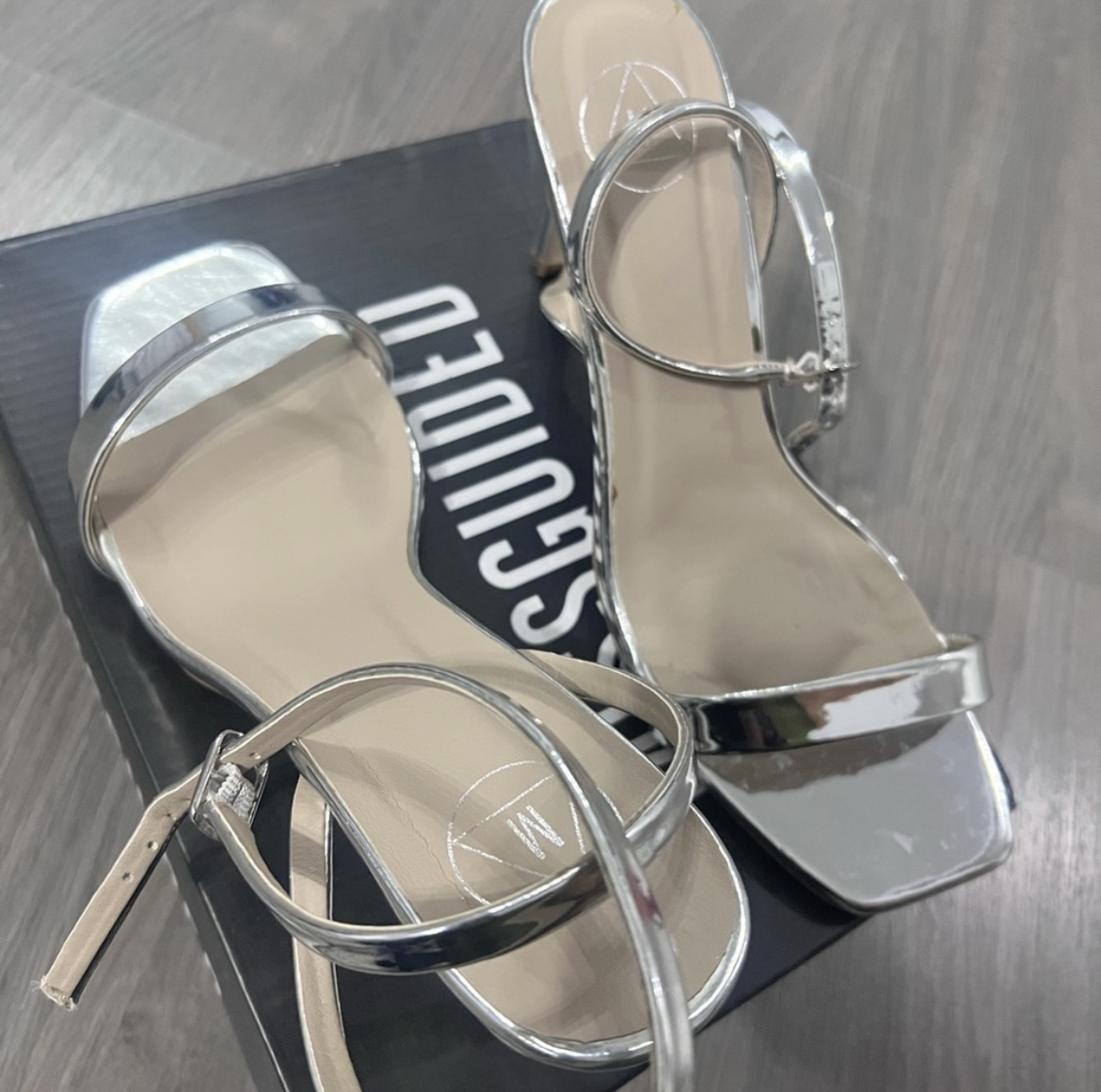 Missguided Silver sandals, Size US 7 would also fit a 7.5 - photo 5