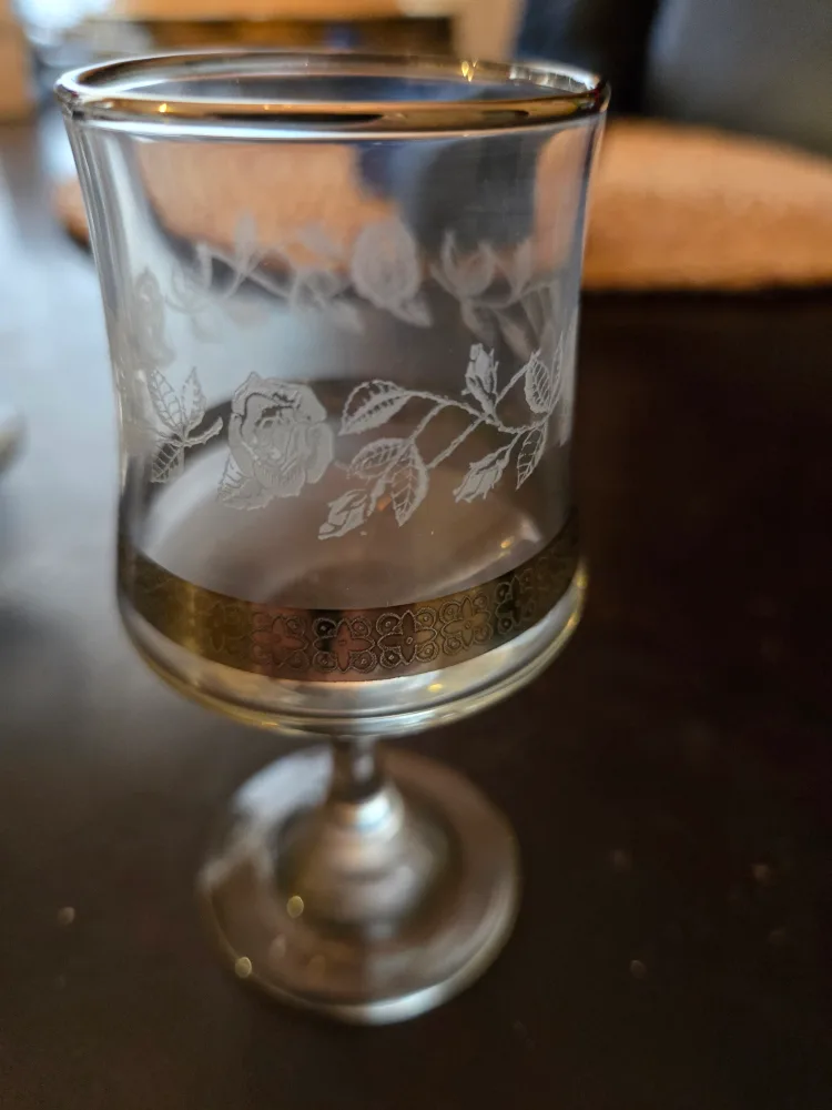 Set of 12 Vintage Etched Wine Glasses image indicator(3)