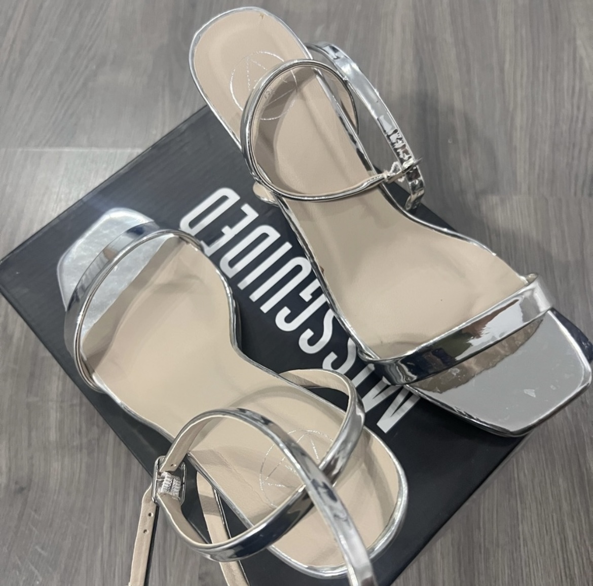 Missguided Silver sandals, Size US 7 would also fit a 7.5 - photo 2