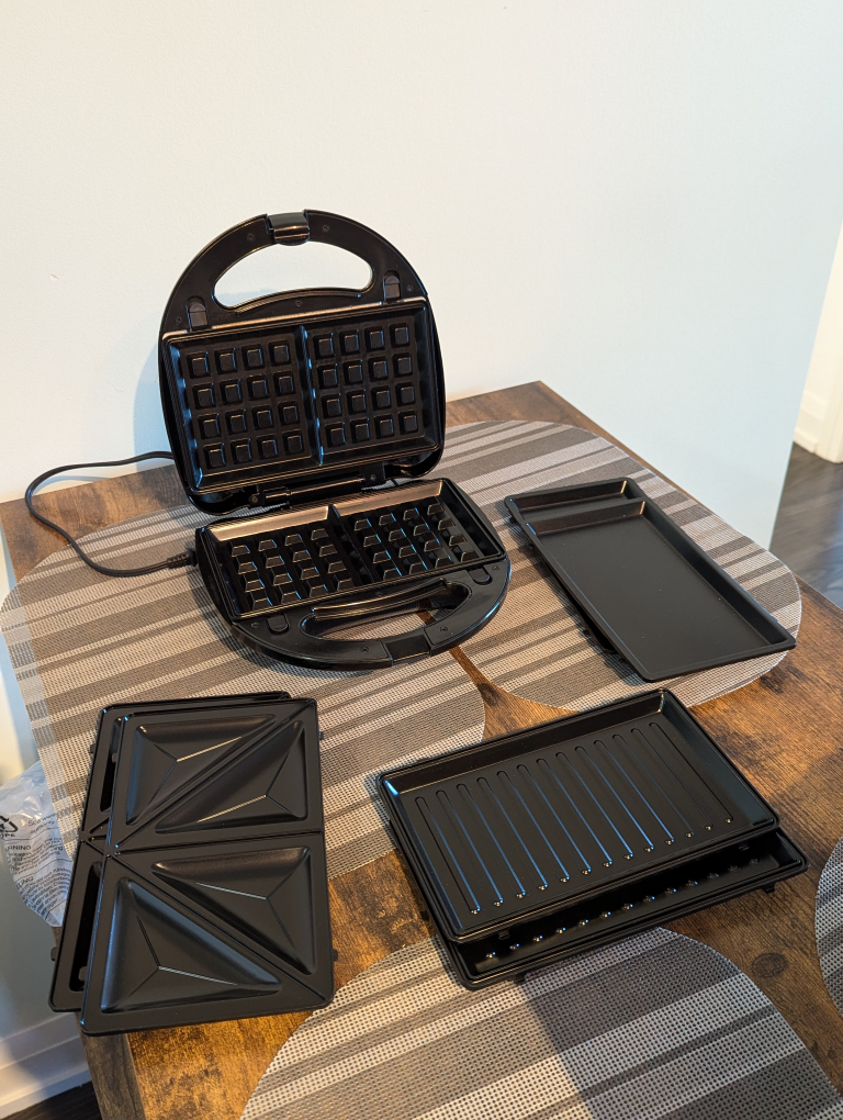 Black & Decker 4-in-1 Waffle Maker, Griddle & Grill - photo 2