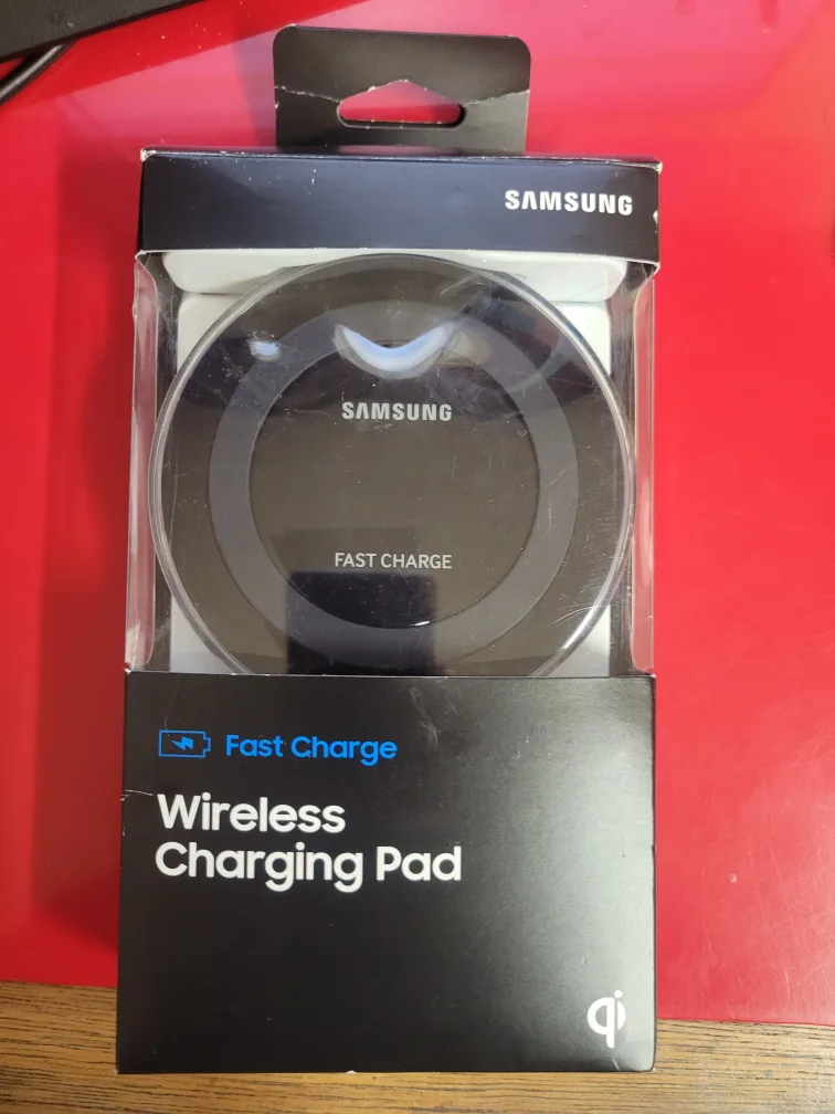 Samsung Wireless Charging Pad - Fast Charge thumbnail