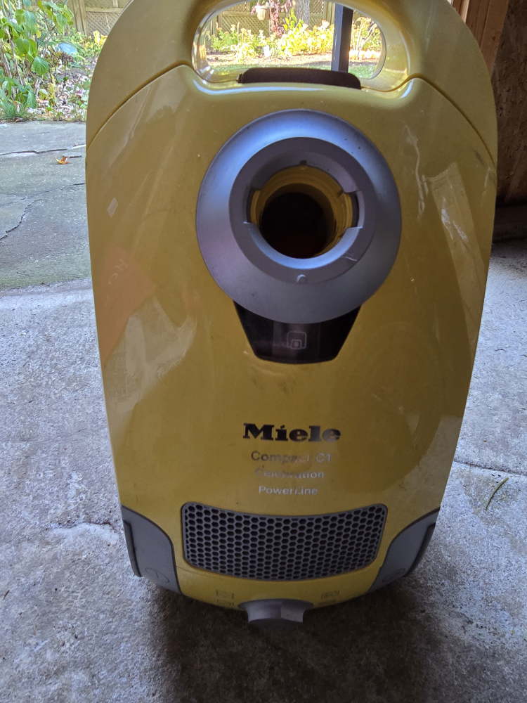 Miele Compact C1 Canister Vacuum - photo 3