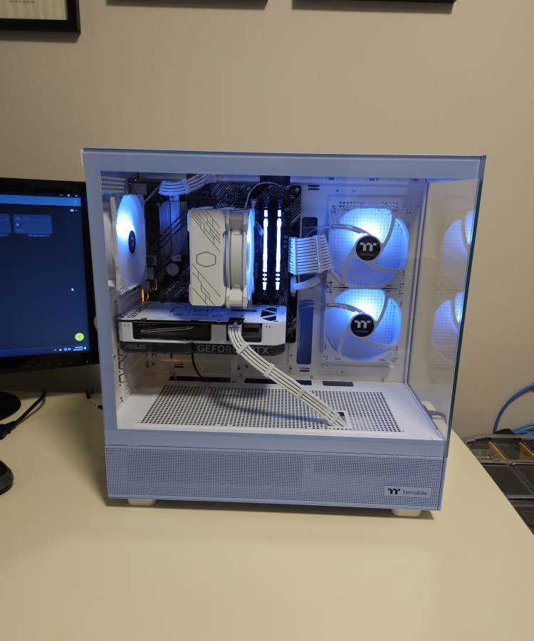 💦❄️Hydro Blue White Snowfall V2 Custom RGB Gaming PC💦❄️ - photo 2
