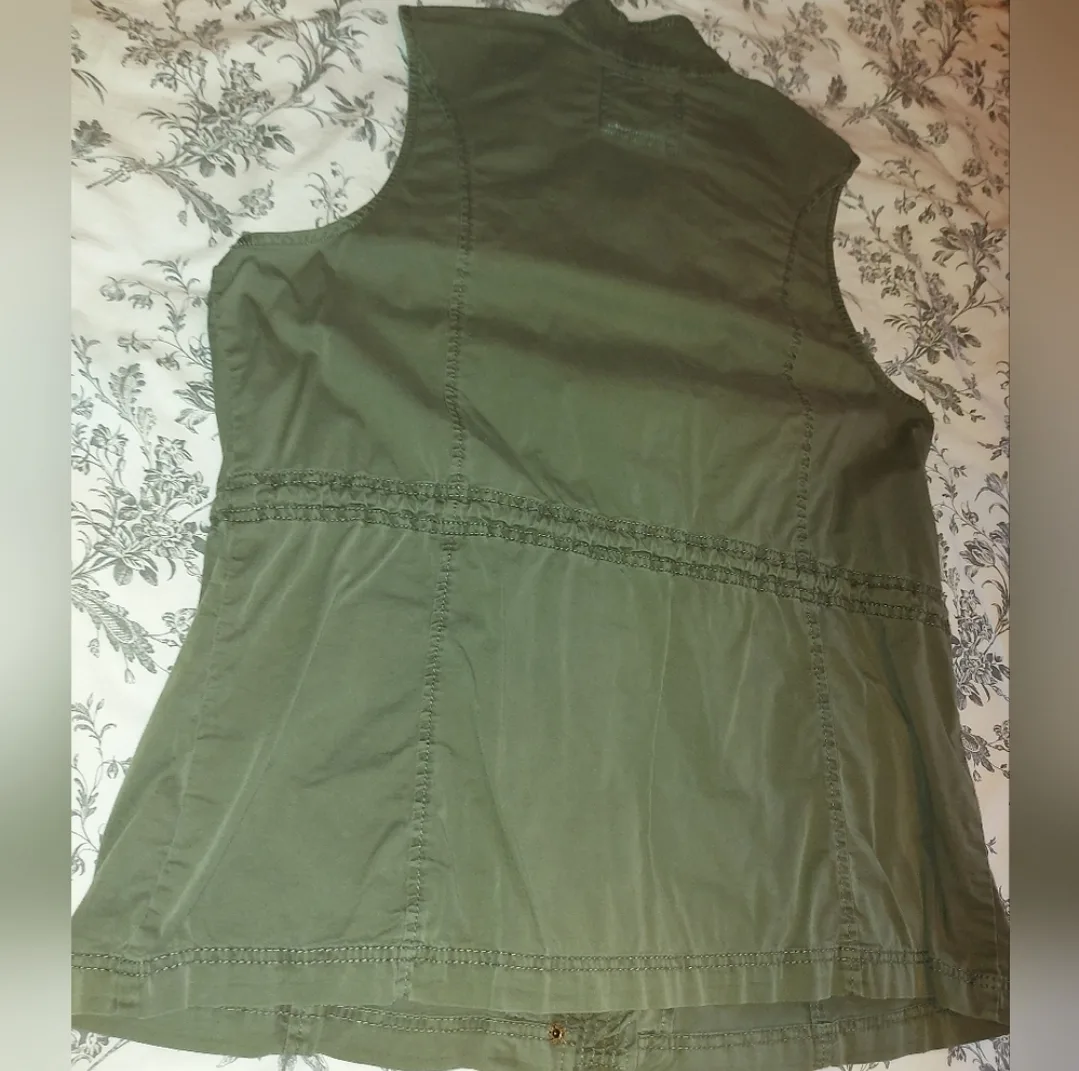 Sonoma Green Utility Vest image indicator(6)