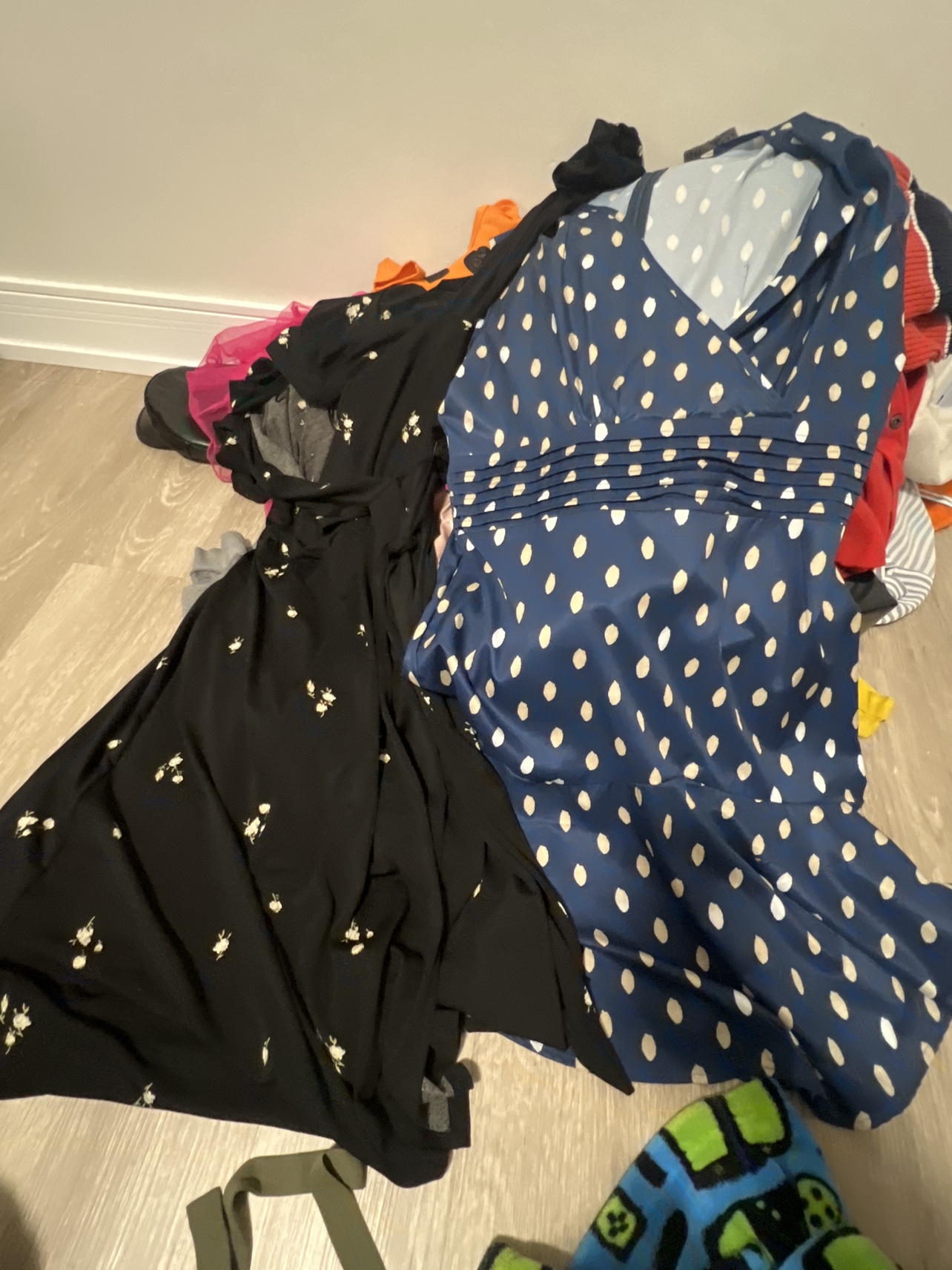 Mixed clothes women/children - photo 2