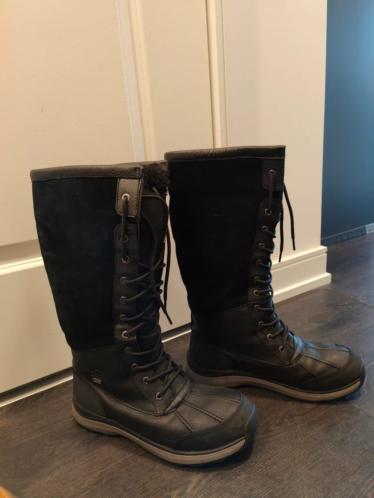 UGG Women's Black Winter Boots image indicator(2)