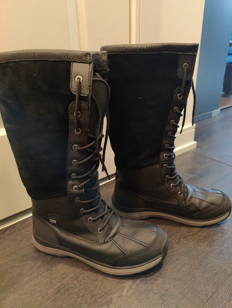 UGG Women's Black Winter Boots image indicator(3)