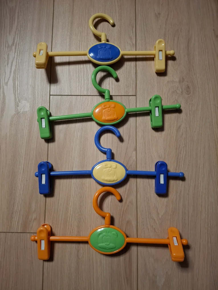 #freecycle Set of 4 Children's Hangers thumbnail