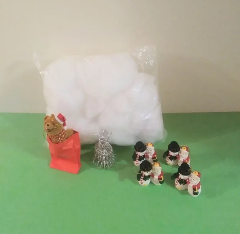 🎄6 Christmas Tree Decorations & Cotton Wool "Snow"🎄 image indicator(4)