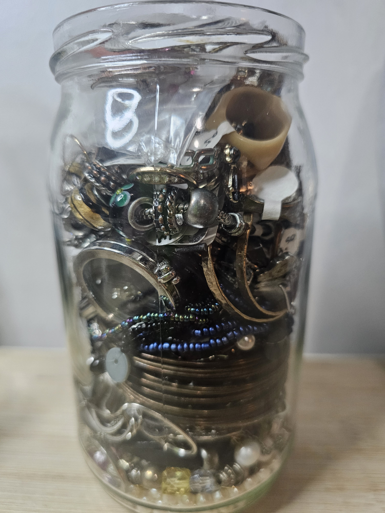 Jar of Vintage Jewellery - photo 5