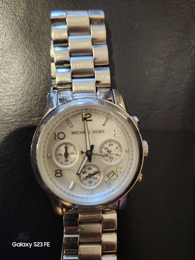 Michael Kors Boyfriend watch image indicator(2)