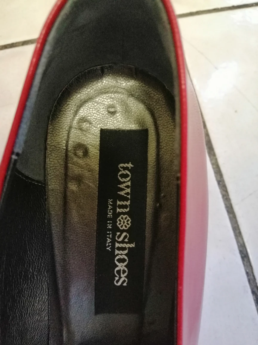 Red Leather Pumps, Size 8 - photo 4
