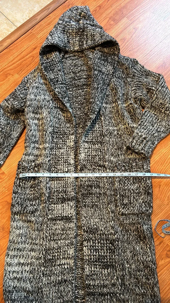 Women long thick sweater with hood with pockets image indicator(3)