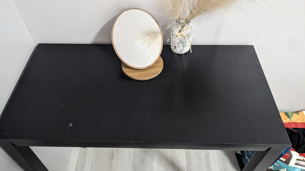Black Desk