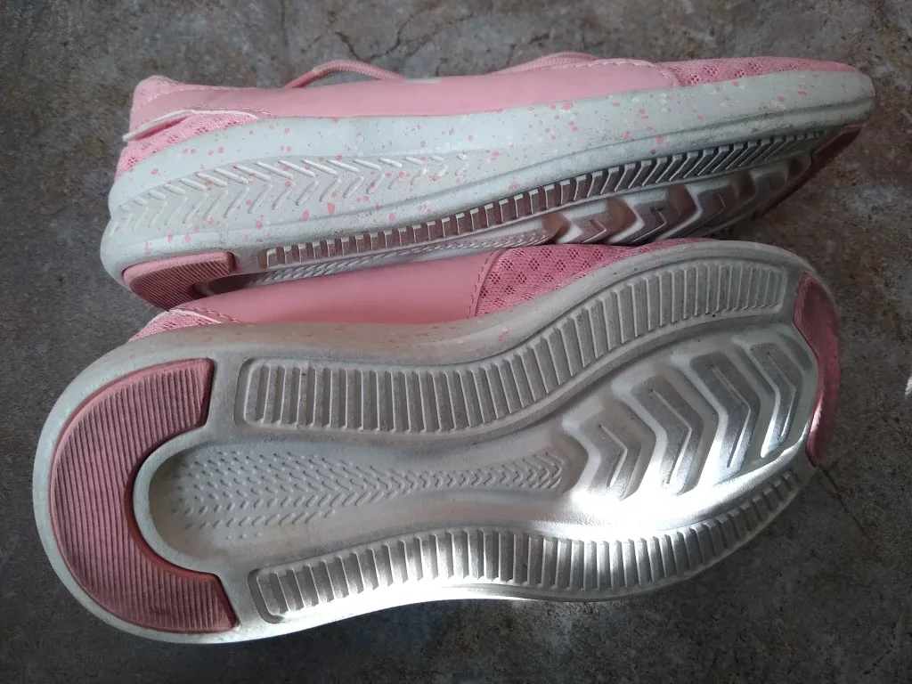 Size 2 Kid's Running Shoes image indicator(6)