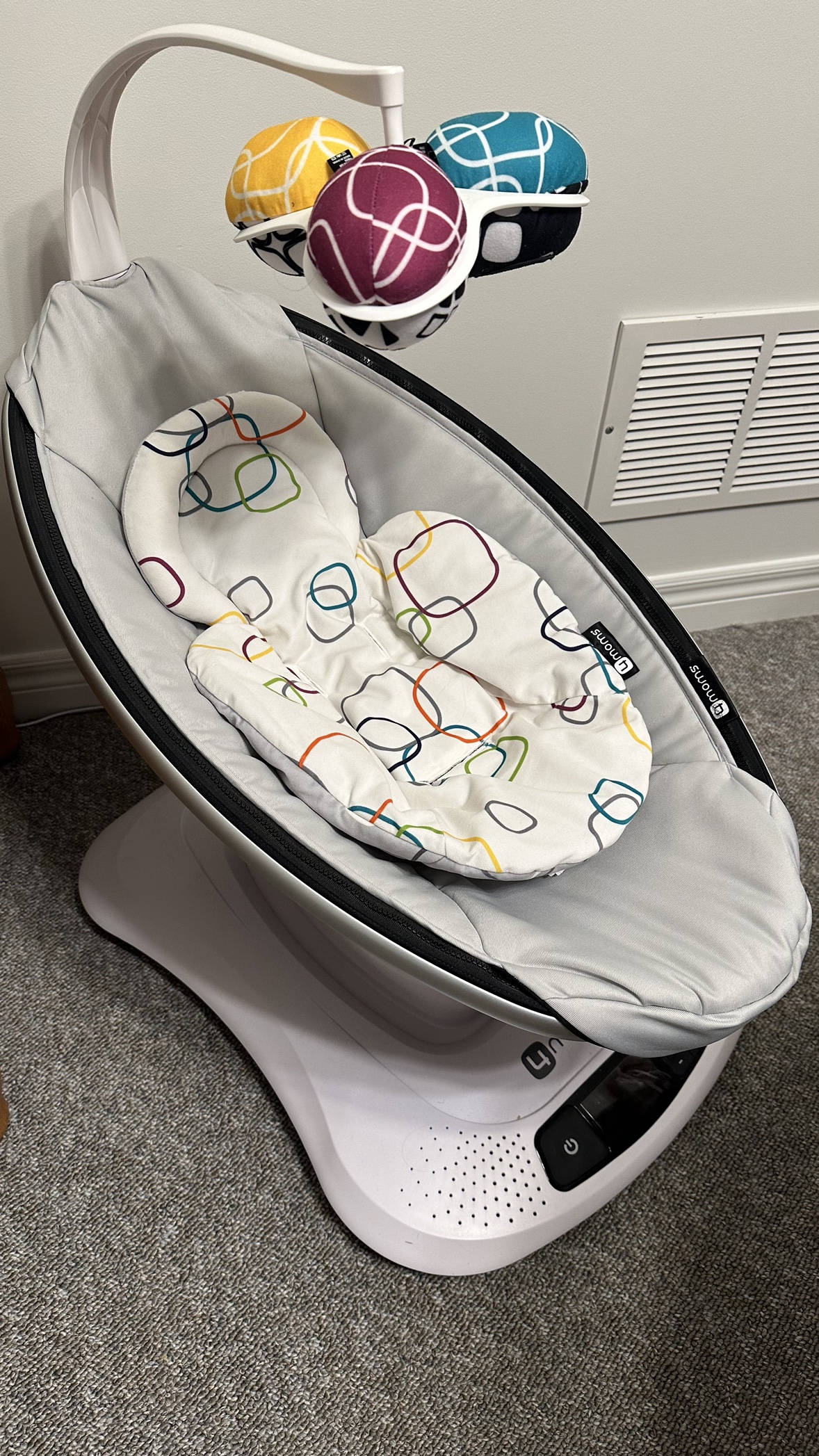 4moms Mamaroo with infant insert