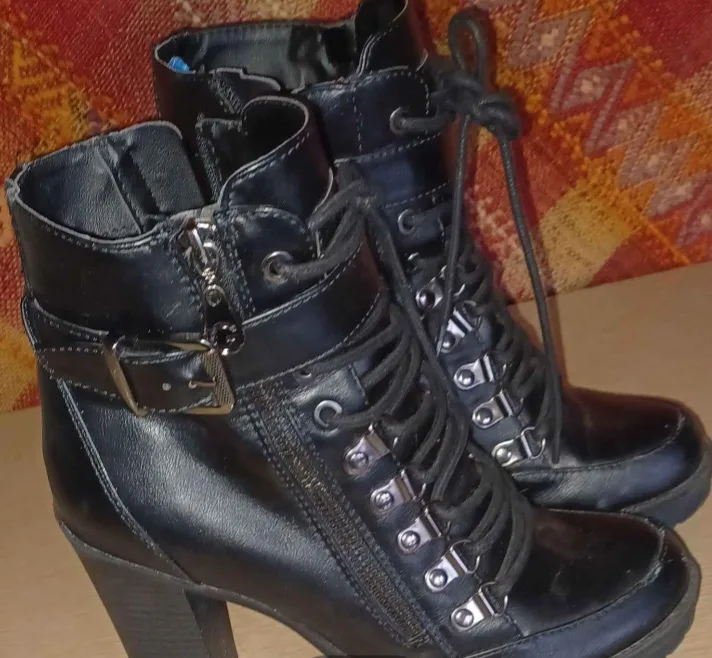 Black Women's Ankle Boots image indicator(2)