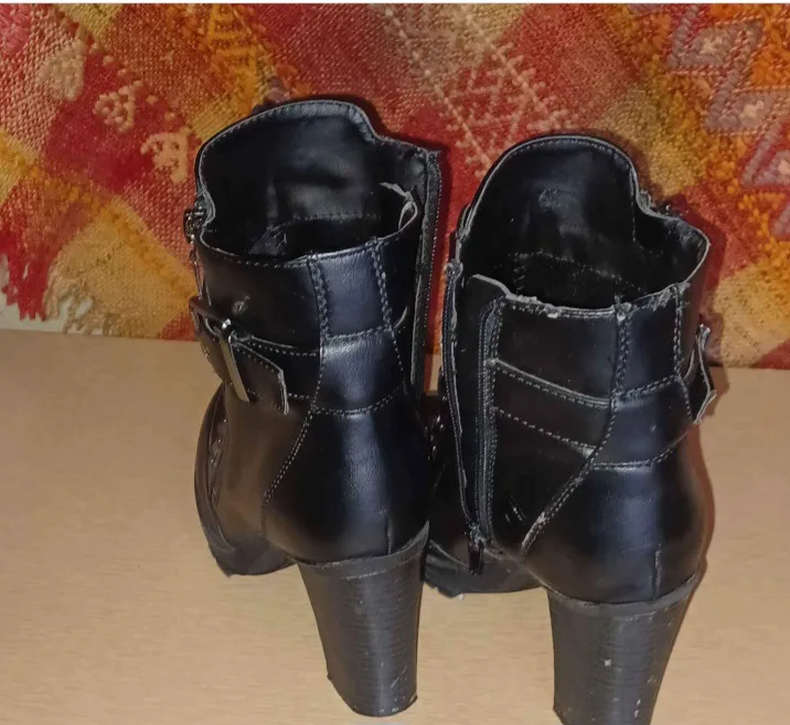 Black Women's Ankle Boots image indicator(3)