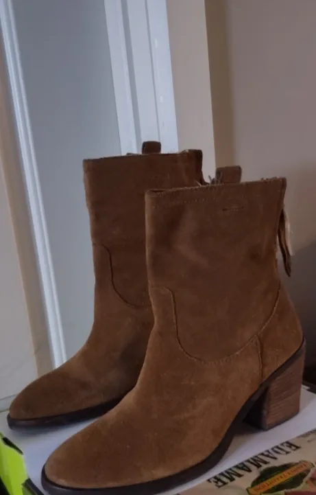 Sam Edelman suede Boots- 8size image indicator(4)