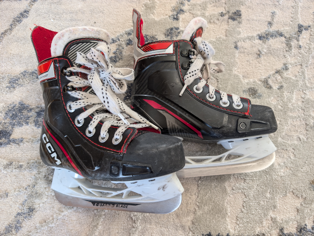 CCM Hockey Skates kids size US 10 - photo 3