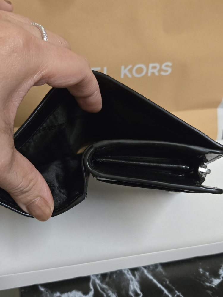 Michael Kors medium bifold wallet - photo 3