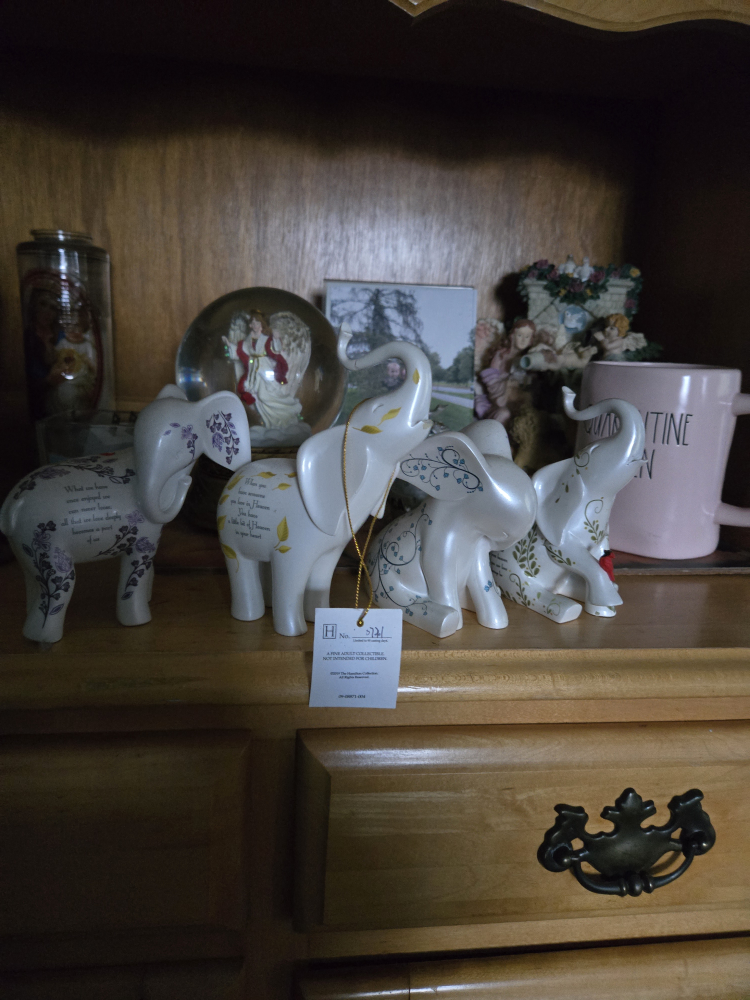 4 little ceramic elephant