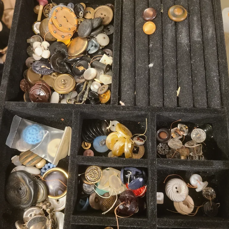 BUTTONS huge amount of vintage ones. image indicator(3)