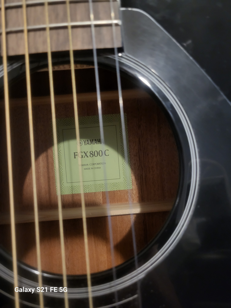 Yamaha FX800C Acoustic Guitar - photo 2