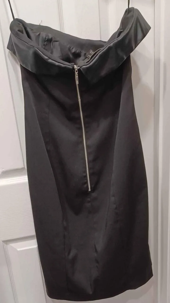 Excellent Condition Black Strapless Dress - Size L image indicator(2)